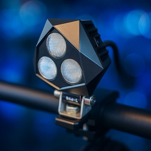 تصویر از پروژکتور 3 لنز مثلثی نور پخش TOBYS اصلی - تکی